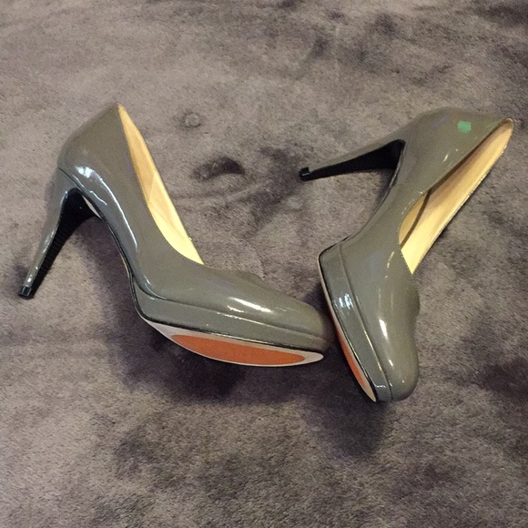 Used Cole Haan 1/2in Platform Heels Gray Size 10B - Picture 7 of 10
